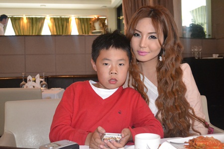 Дуучин Ч.Ану:Урд насандаа далайн амьтан байсан юм шиг санагддаг